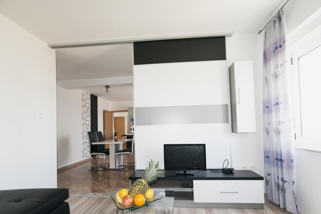 Apartments Toka بيتريتْشاني الغرفة الصورة