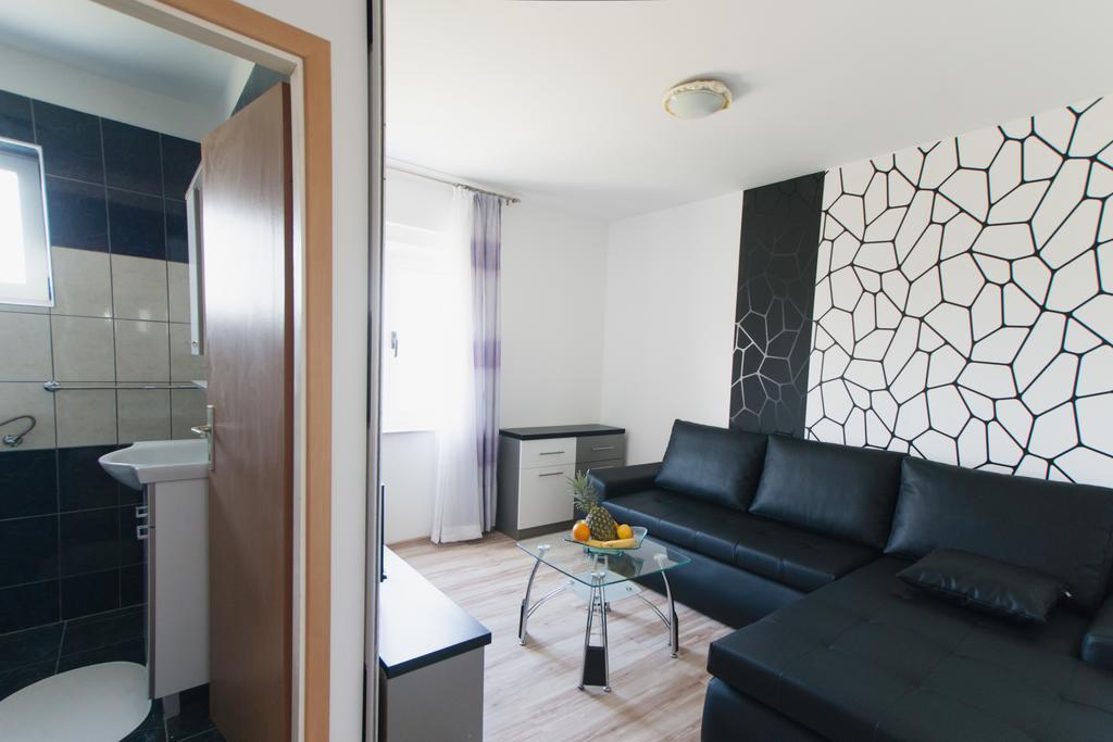 Apartments Toka بيتريتْشاني الغرفة الصورة