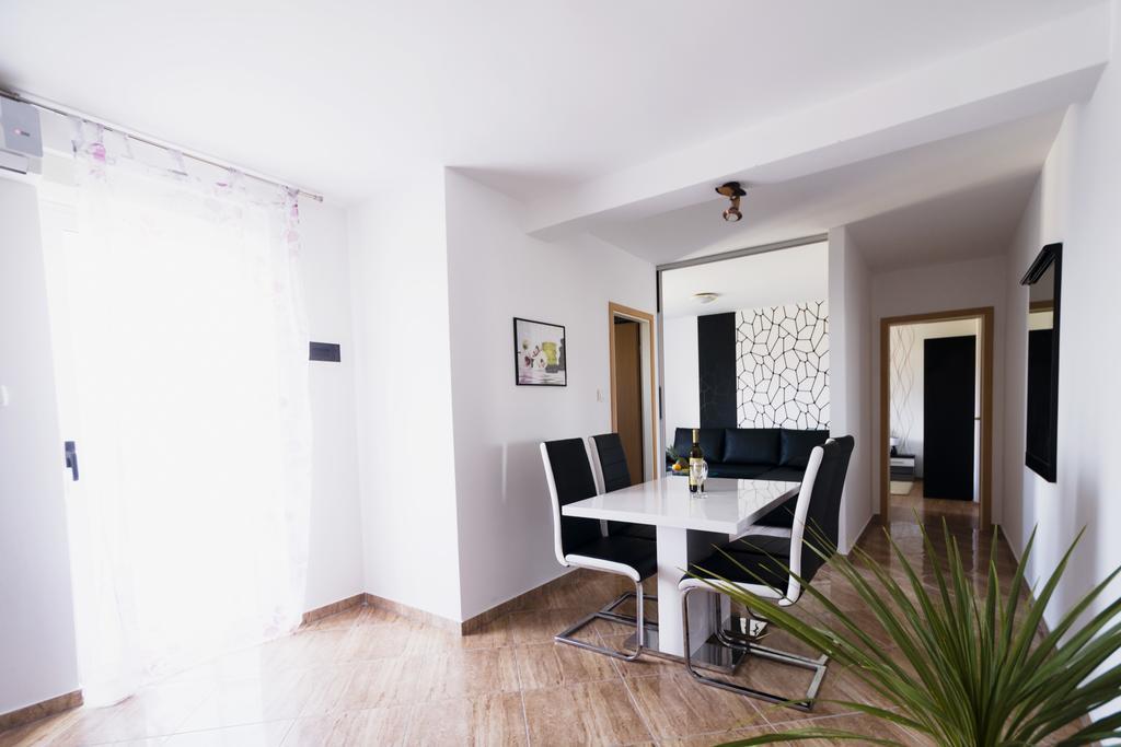 Apartments Toka بيتريتْشاني الغرفة الصورة
