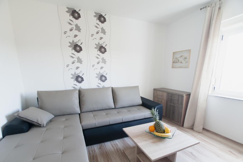 Apartments Toka بيتريتْشاني الغرفة الصورة