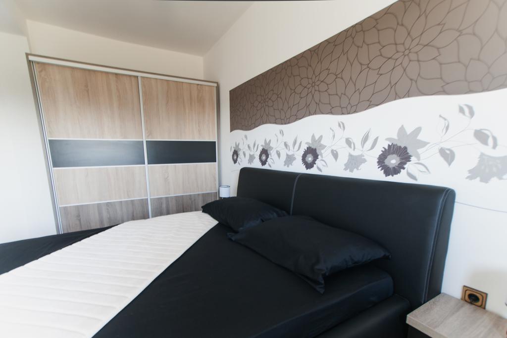 Apartments Toka بيتريتْشاني الغرفة الصورة