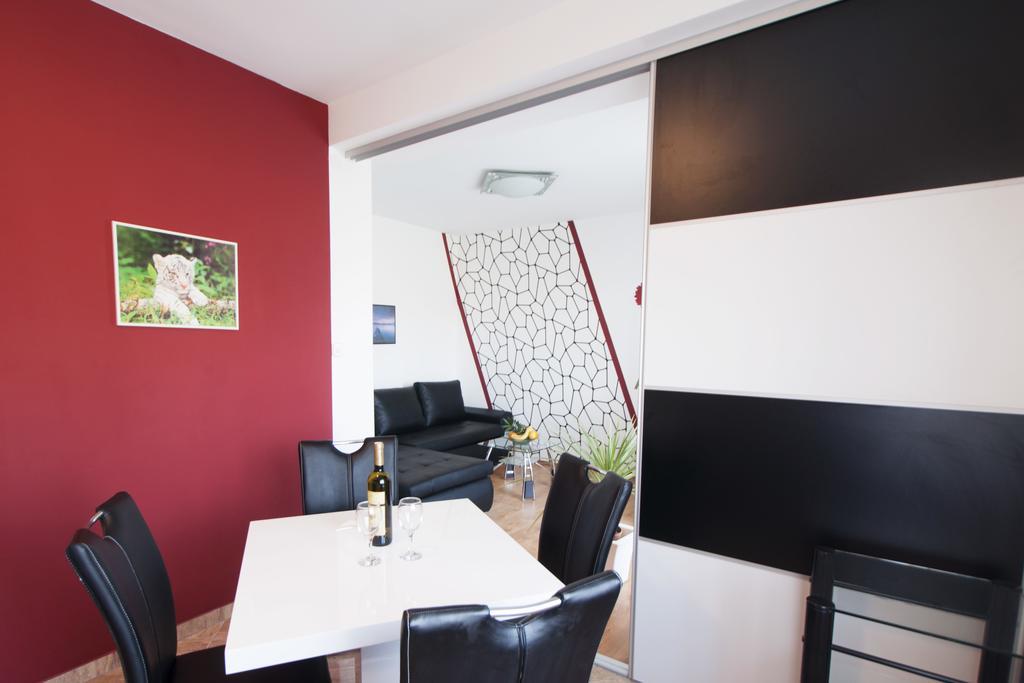 Apartments Toka بيتريتْشاني الغرفة الصورة